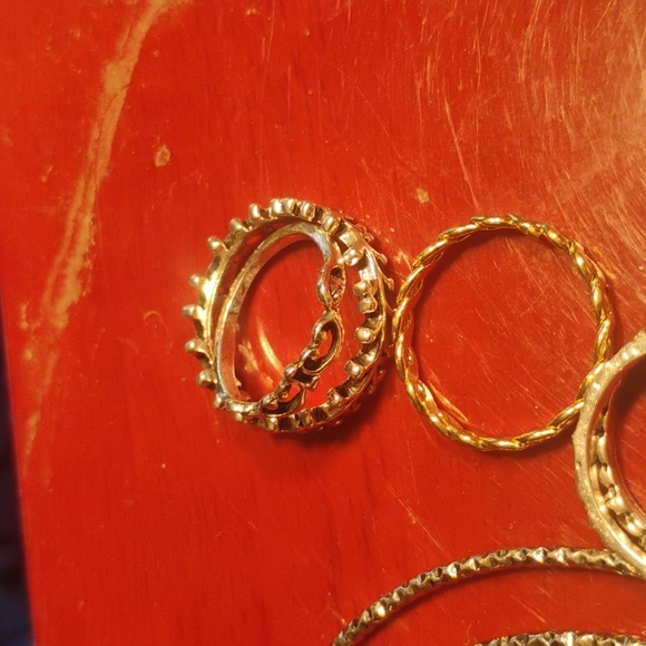 Bracelets And Rings Stackable Set Of 7 Silver -6 And 1 gold Ring - Picture 3 of 4